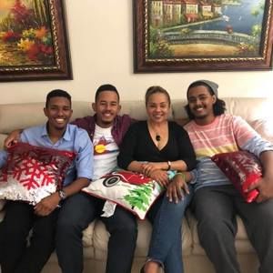 Meet your Posher, Manuel